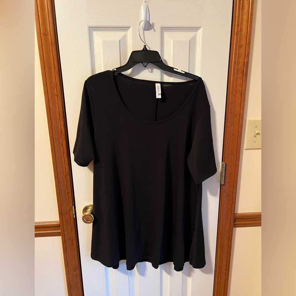 Women’s lularoe black shirt